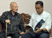 Capres Anies Baswedan Sambangi Rumah Ekonom Senior Emil Salim