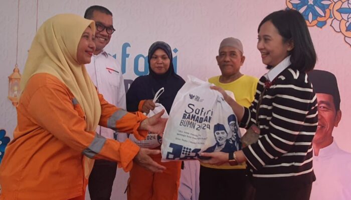 Safari Ramadan BUMN 2024, IPG Bagikan 1.500 Paket Sembako Murah