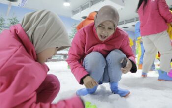 Belum Tahu Liburan ke Mana? Nikmati Hujan Salju di Frozen Land Indonesia